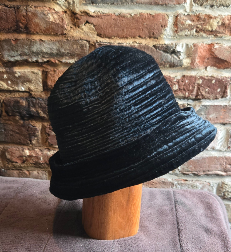 1940 black fur cap